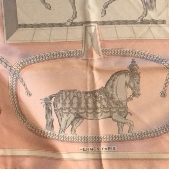 34" x  34" Hermès Grand Aparat in ✨RARE✨ Gray/Rose Pâle/Pink Colorway! - Picture 5 of 8